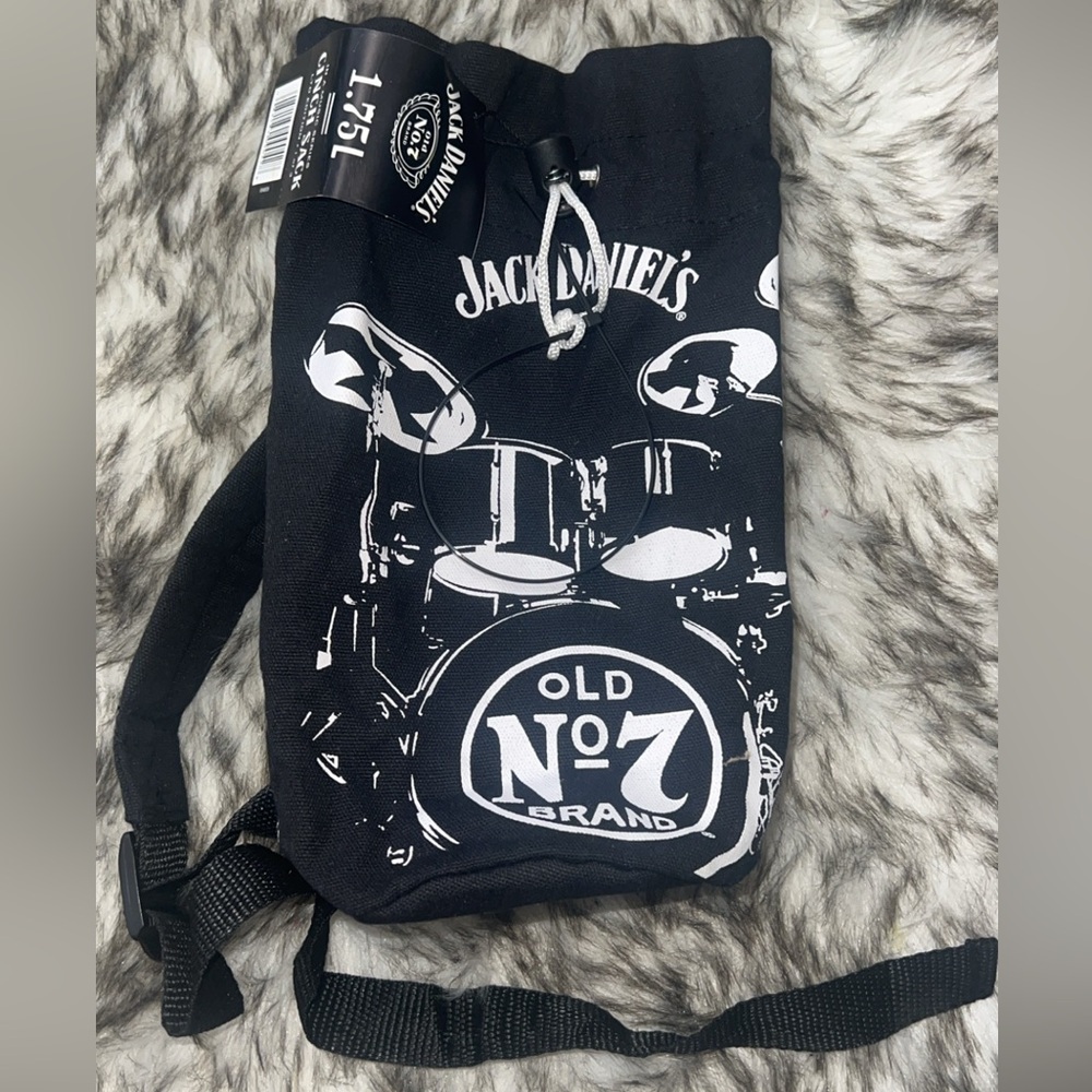 Jack Daniels Black Drum Print Bag
Single shoulder strap